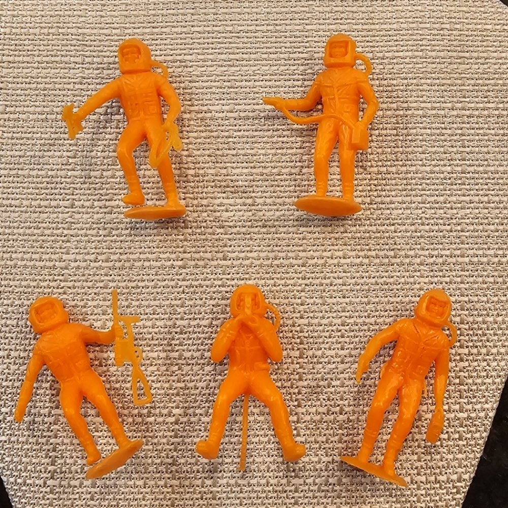 Vintage 1960s Marx MPC "Space Explorer" action figures in orange set of 5